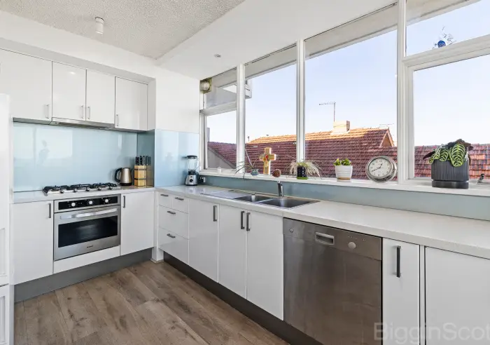 2A/12 Marine Parade, St Kilda, VIC, St Kilda - Thumbnail 5