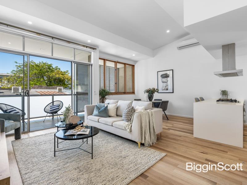 ELWOOD IDEAL/LOCATION PERFECT/122 m2/CARPARK AND STORAGE CAGE!