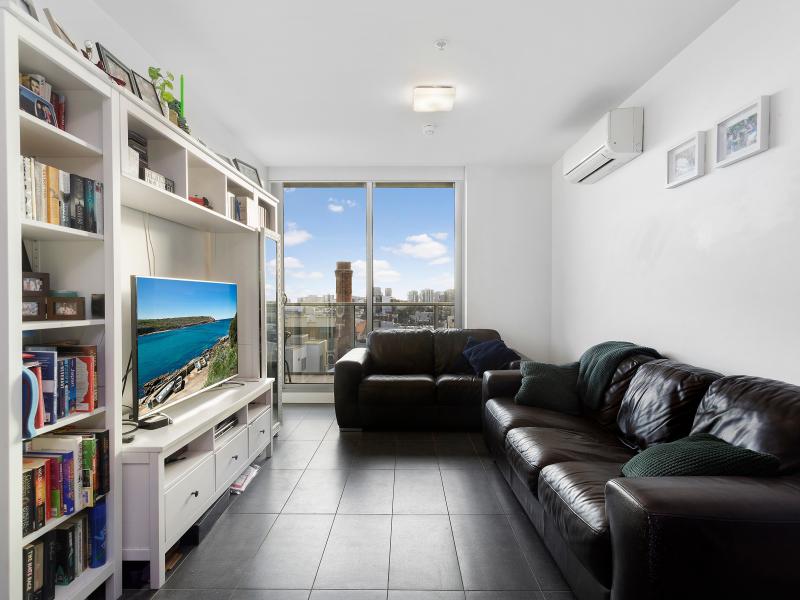 SLEEK, BRIGHT & SPACIOUS WITH FABULOUS VIEWS