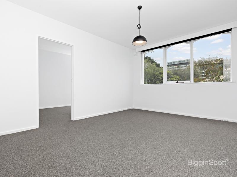 ONE BEDROOM APARTMENT IN BOUTIQUE RICHMOND BLOCK!