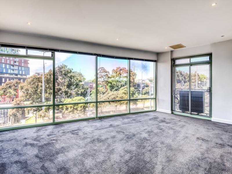 MASSIVE APARTMENT WITH PARK VIEWS