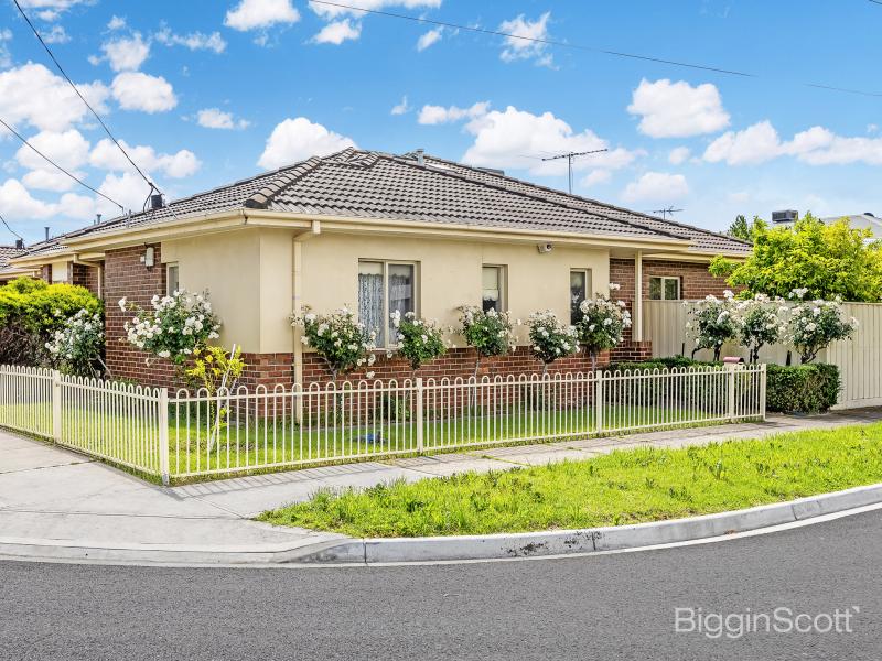 Neat Family Home in Desirable South Kingsville! 