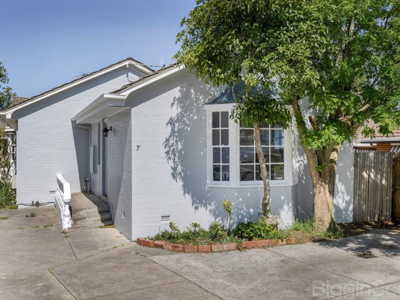 A Rare Find: Character Filled Villa in Coveted Pocket