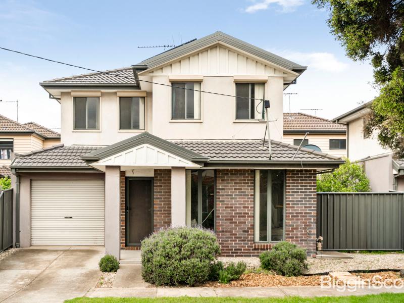 Contemporary Comfort and Two Living Spaces in a Free-Standing Design