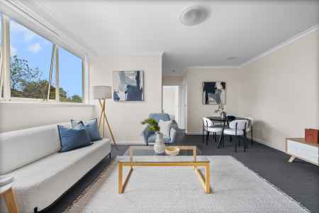 Beautifully Refurbished 2 Bedroom Apartment in One of Northcote's Most Sought after Streets