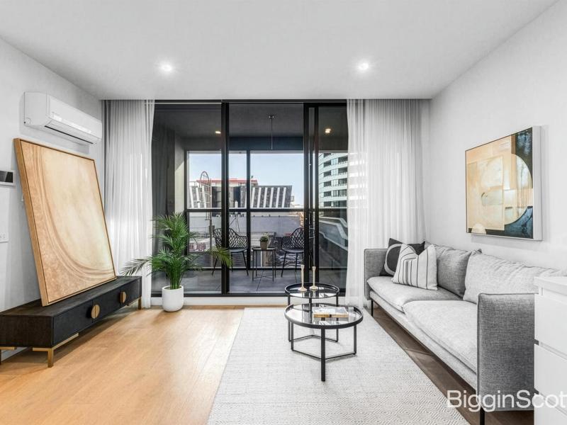 LUXURY LIVING IN SKY GARDEN - WHERE STYLE MEETS CONVENIENCE!