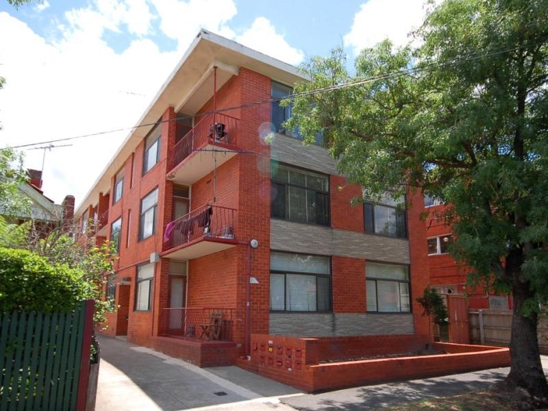 TWO BEDROOM BRIGHT & LIGHT APARTMENT!