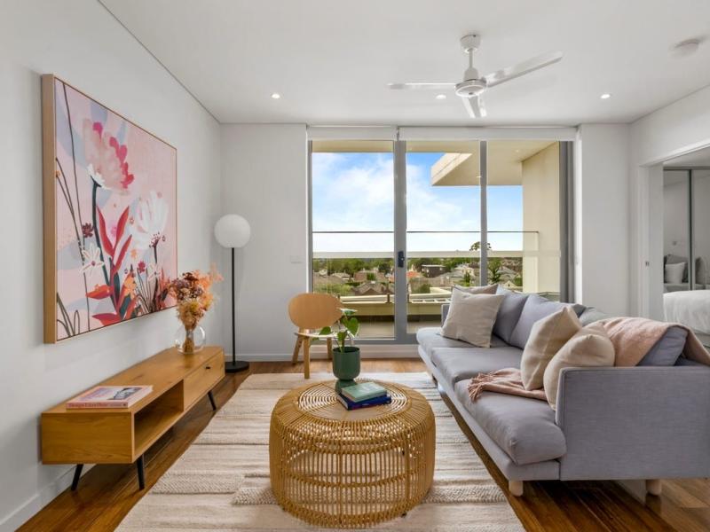 IMPRESSIVE APARTMENT IN THE HEART OF MOONEE PONDS!