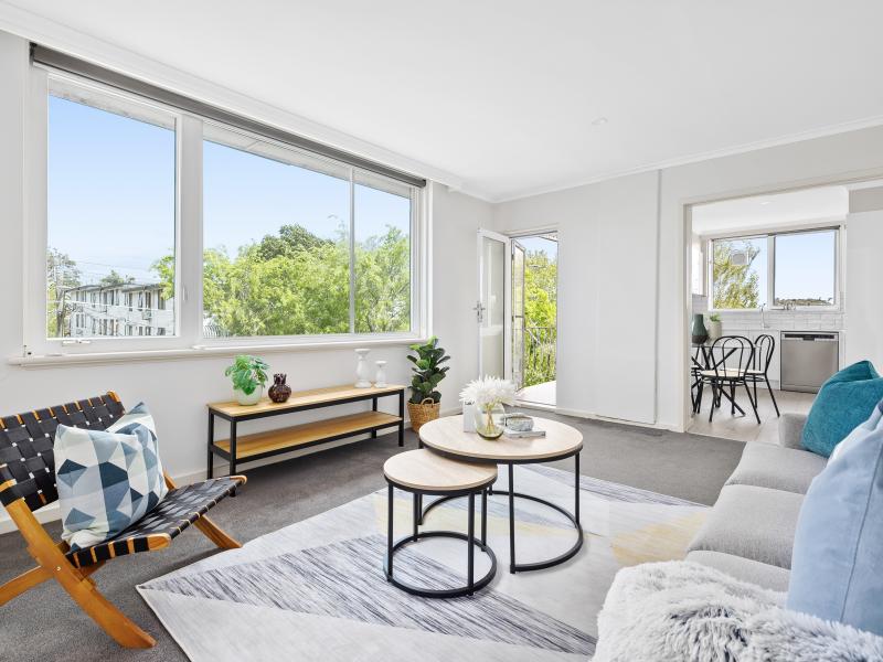 TOP FLOOR, RENOVATED & FRESH!