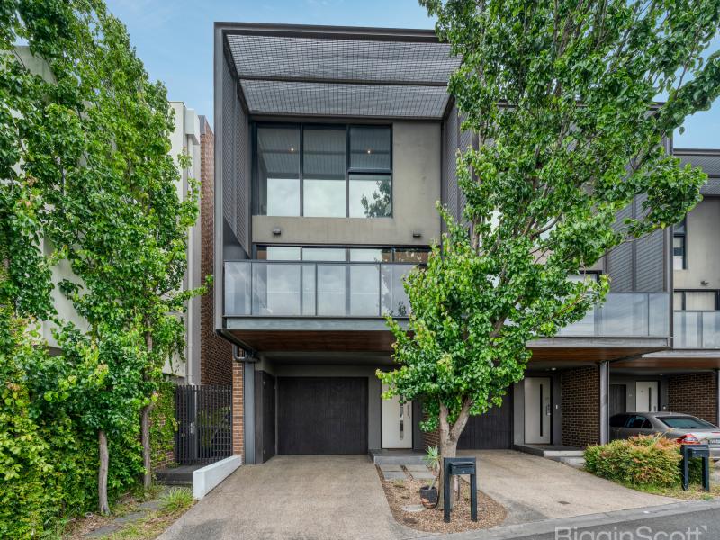 Modern Edgewater Townhouse with Stunning City Views