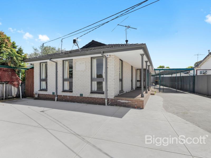 Comfortable Family Home in Prime Springvale Location