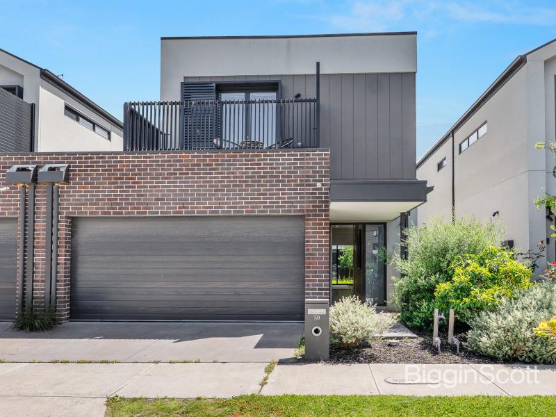 Outstanding Living with Virtually Freestanding Space   