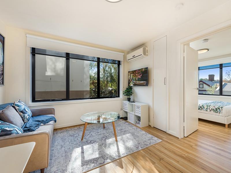 FURNISHED APARTMENT - STEPS FROM SWAN ST, STATION AND TRAMS