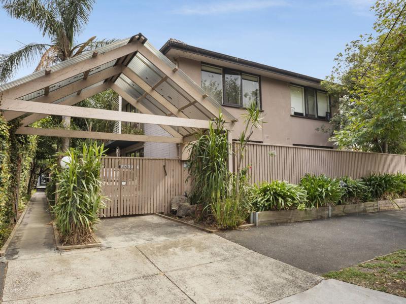 EASY LIVING IN A BRILLIANT LOCATION!