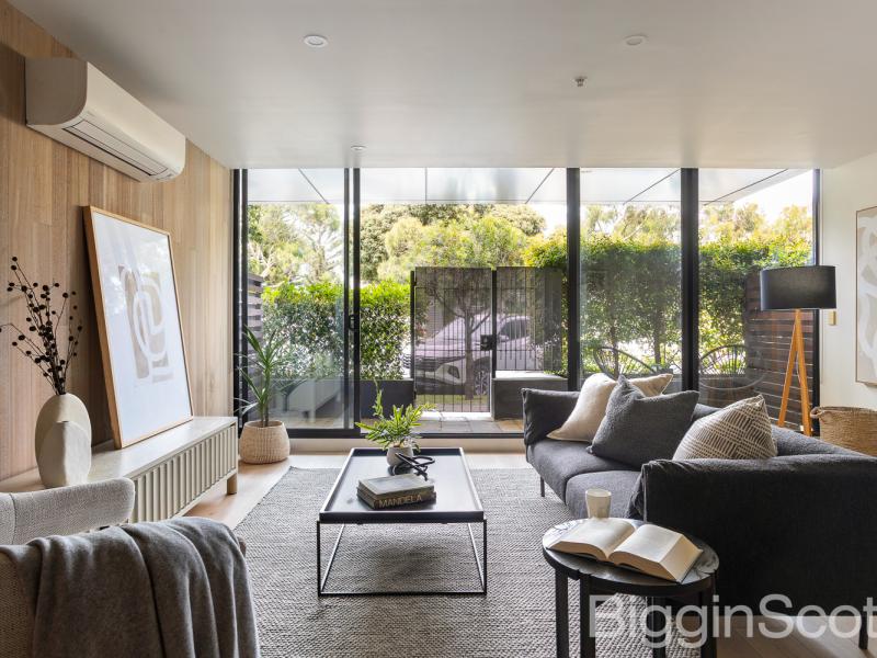 Easy Living, Rare Views, Prime Beachside Position