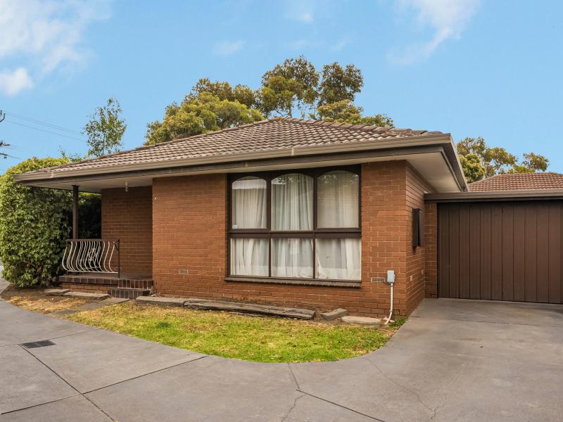 Light-Filled Low Maintenance Living 