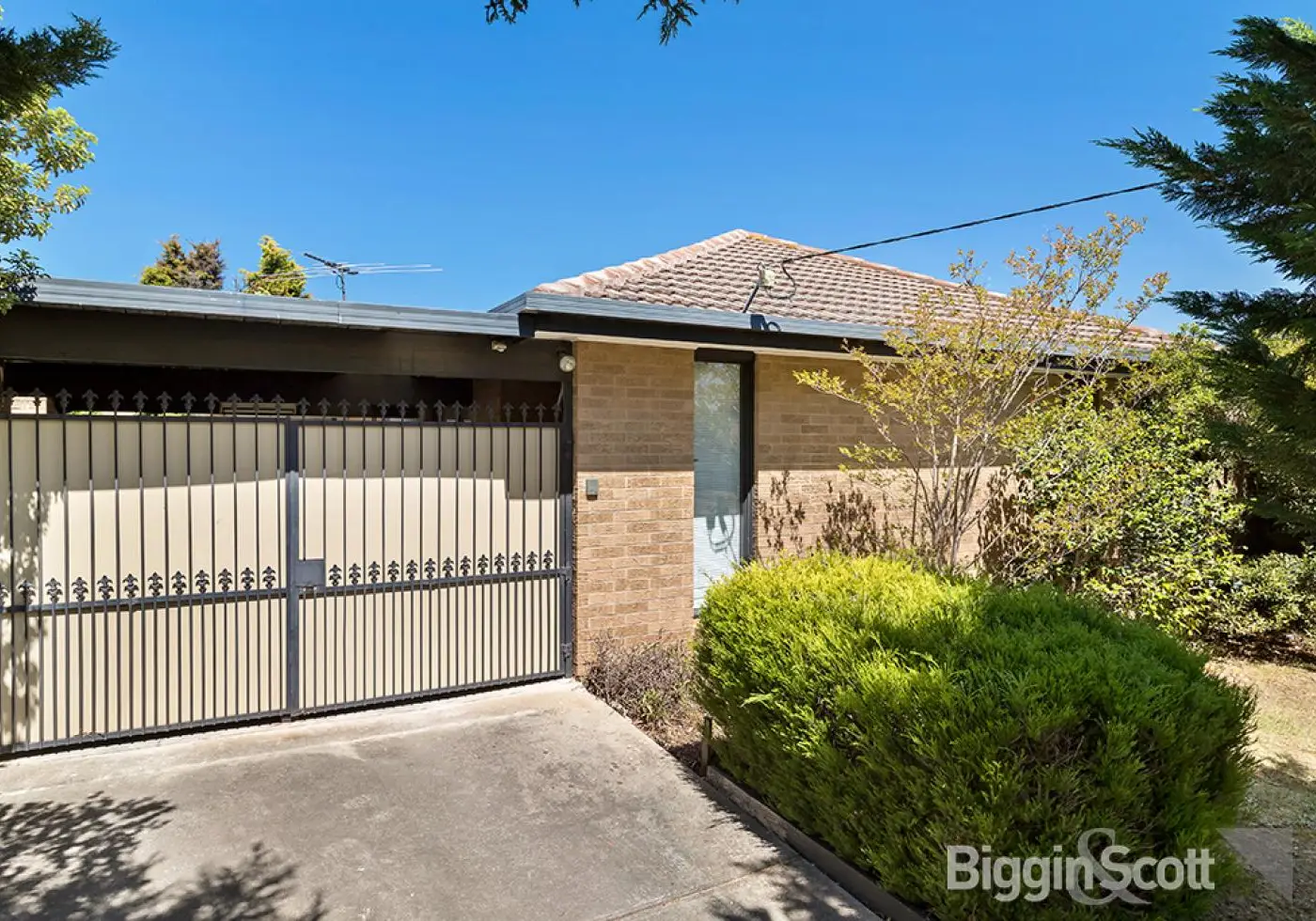 42 Calderwood Avenue, Wheelers Hill, VIC, Wheelers Hill - Thumbnail 2