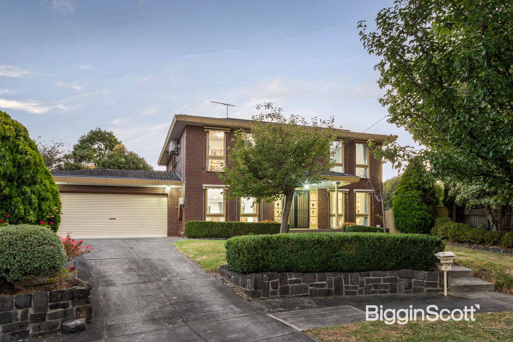 5 Regency Place, Doncaster East VIC 3109