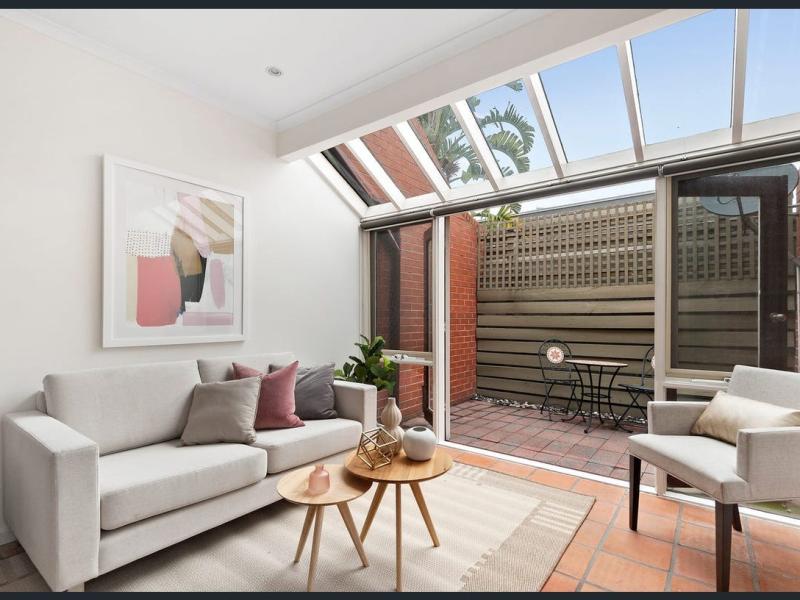 2 STOREY TOWNHOUSE IN THE HEART OF PRAHRAN