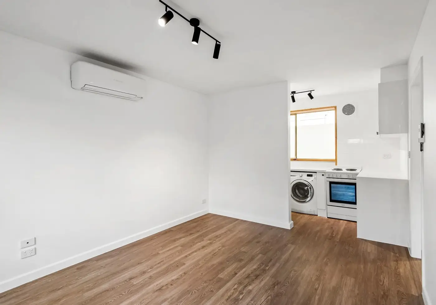 2/70 Carlisle Street, St Kilda East, VIC, St Kilda East - Thumbnail 2