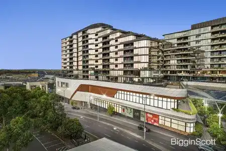 Luxury Furnished Three-Bedroom Apartment in Sky Garden
