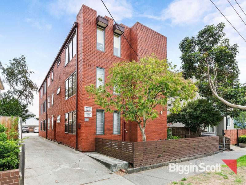 ELEGANTLY RENOVATED PERIOD GEM