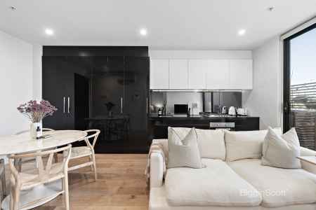 CONTEMPORARY LIVING WITH ROOFTOP AMENITIES IN HAWTHORN EAST