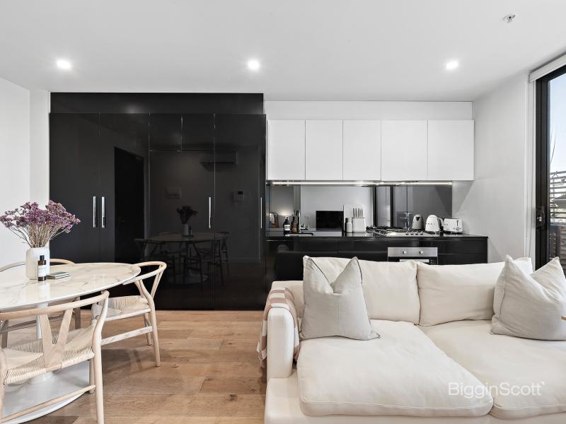 CONTEMPORARY LIVING WITH ROOFTOP AMENITIES IN HAWTHORN EAST