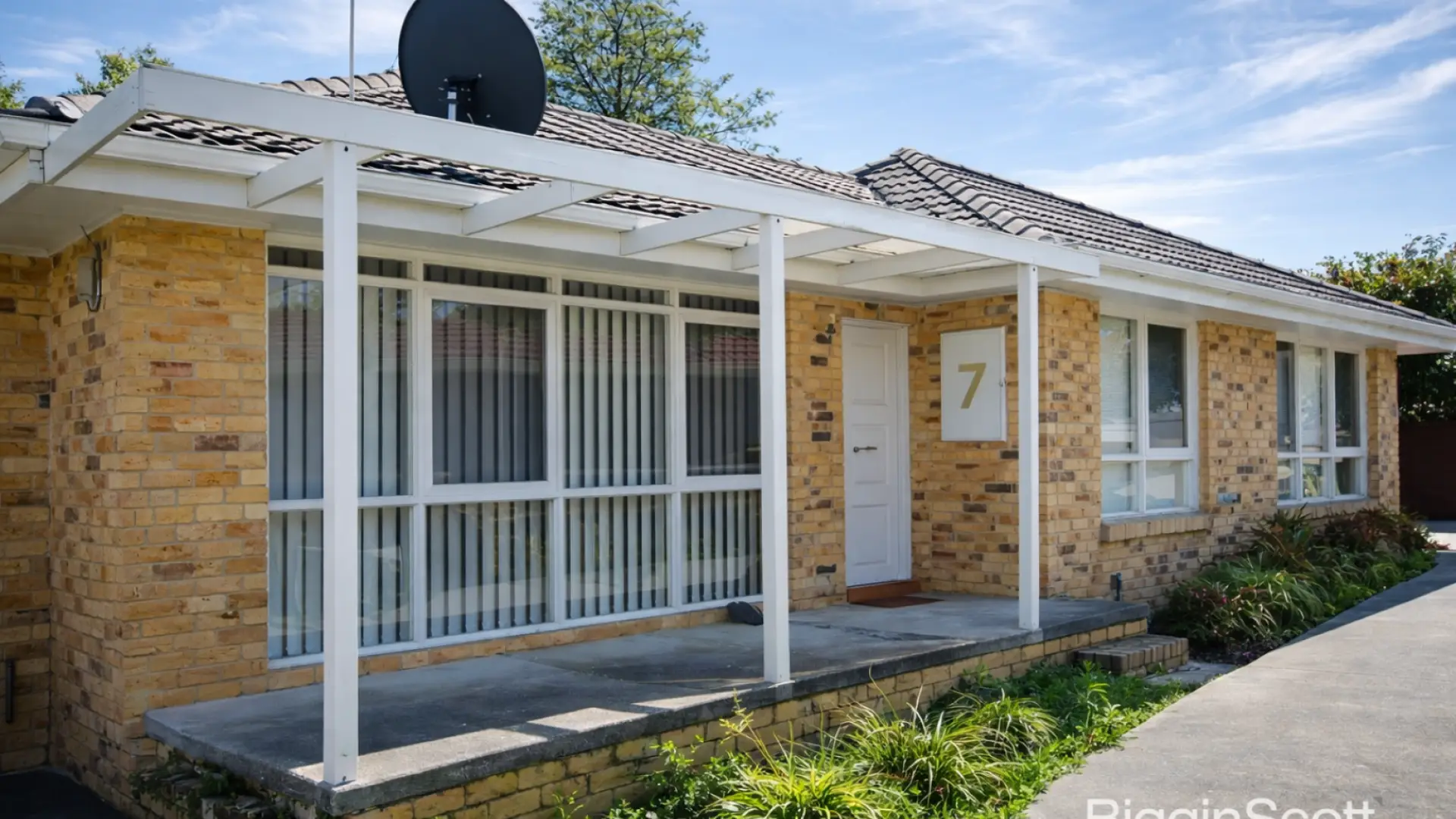 1/7 Biscayne Drive, Mount Waverley, Mount Waverley - Thumbnail 2
