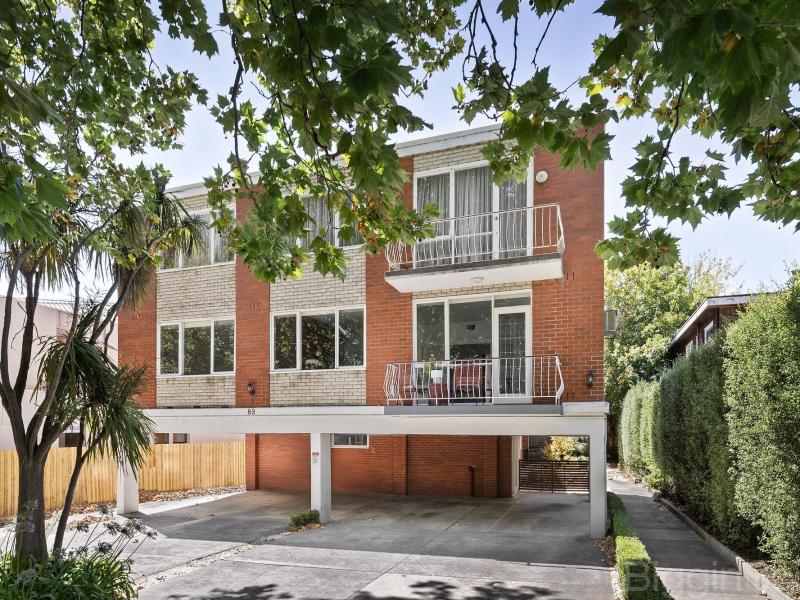Oversized Retro Living on Seymour Road