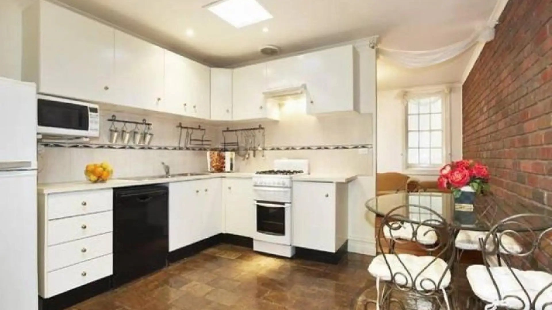 220 Lennox St, Richmond, Richmond - Thumbnail 2