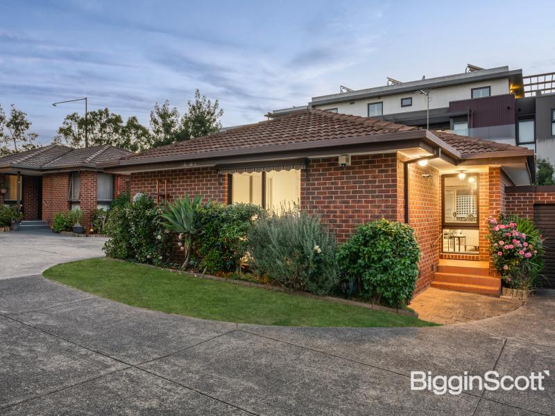 Often sought, seldom found. Single-level living in a peaceful, tightly held complex