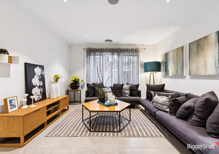 14 Whitfield Crescent, Craigieburn, VIC, Craigieburn - Thumbnail 3