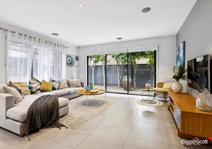 14 Whitfield Crescent, Craigieburn, VIC, Craigieburn - Thumbnail 4
