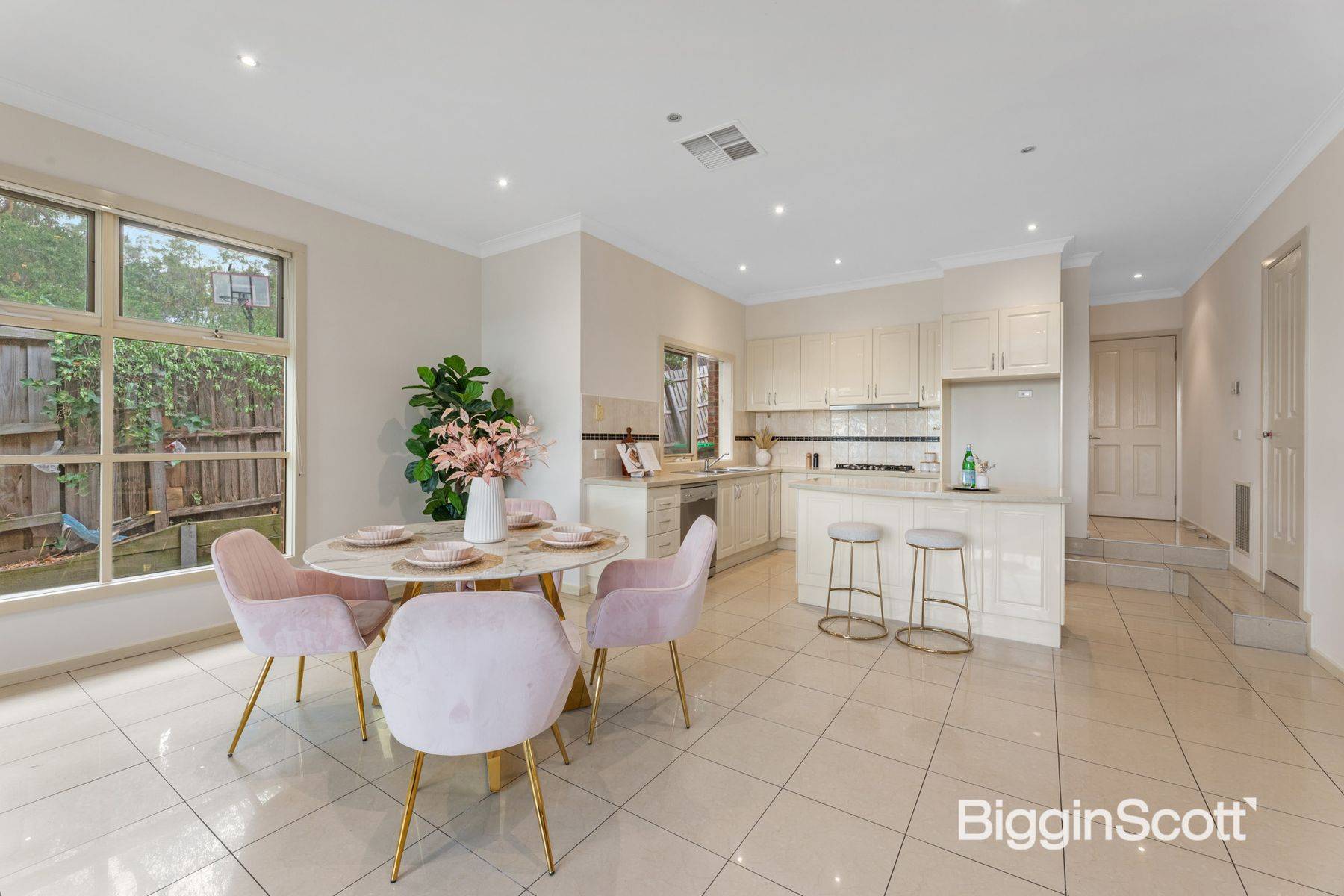 1/1 Arnold Grove, Doncaster VIC 3108, Doncaster - Thumbnail 5