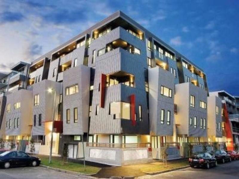 **UNDER APPLICATION** Close to the Action!