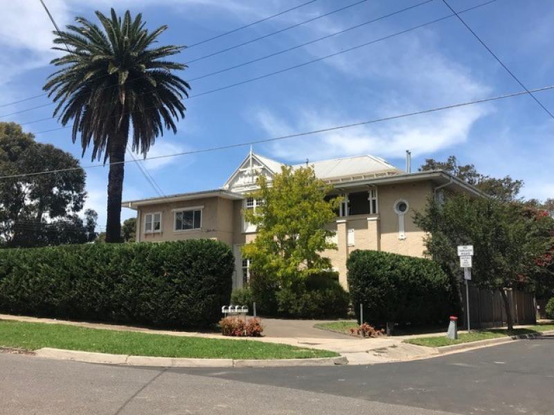 Ground Floor Apartment - Period Charm!