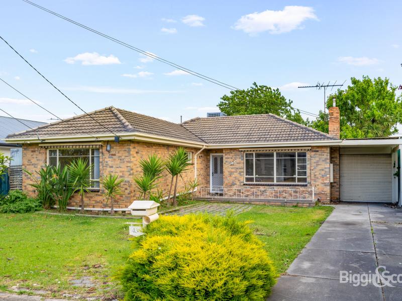 Large Family Home with a bungalow 