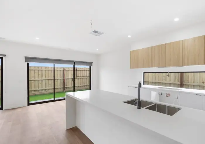 17 Sparrowhawk Crescent, Deanside, VIC, Deanside - Thumbnail 5