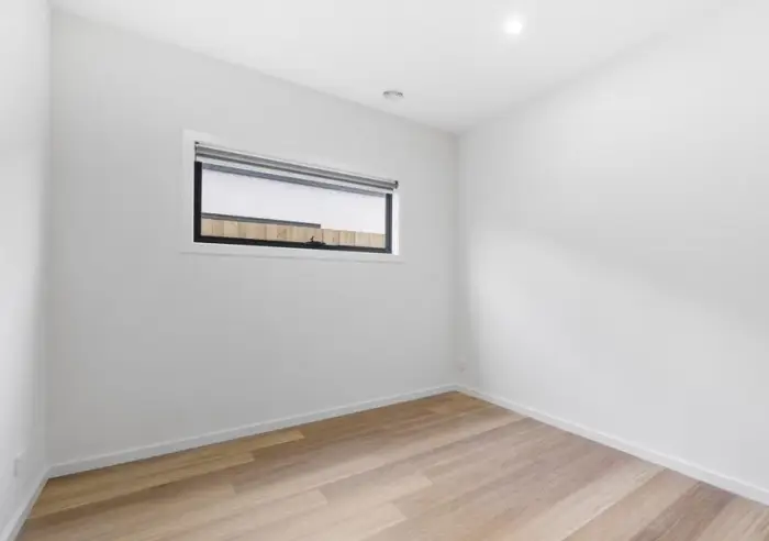 17 Sparrowhawk Crescent, Deanside, VIC, Deanside - Thumbnail 4