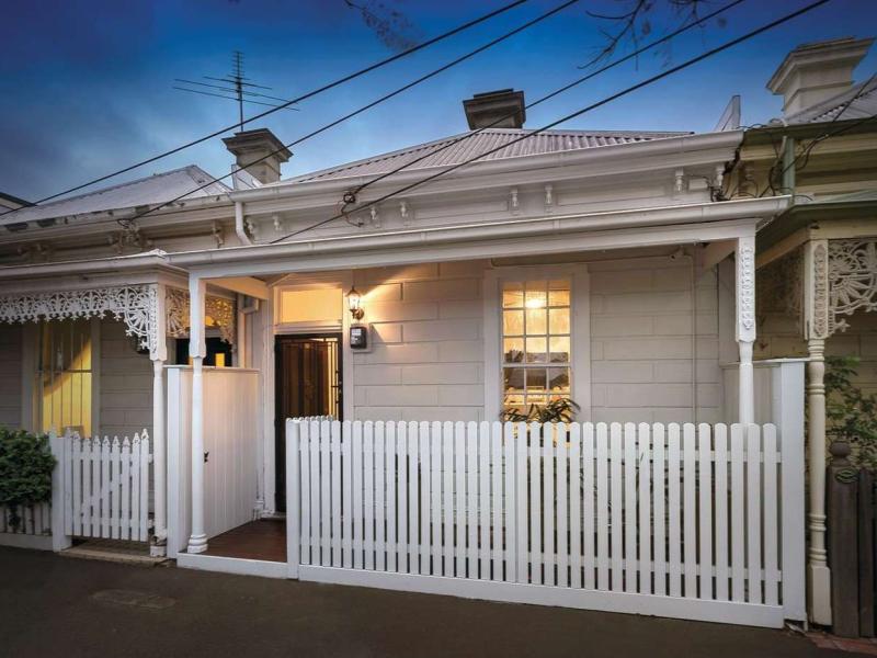 Stunning City Edge Victorian Home!