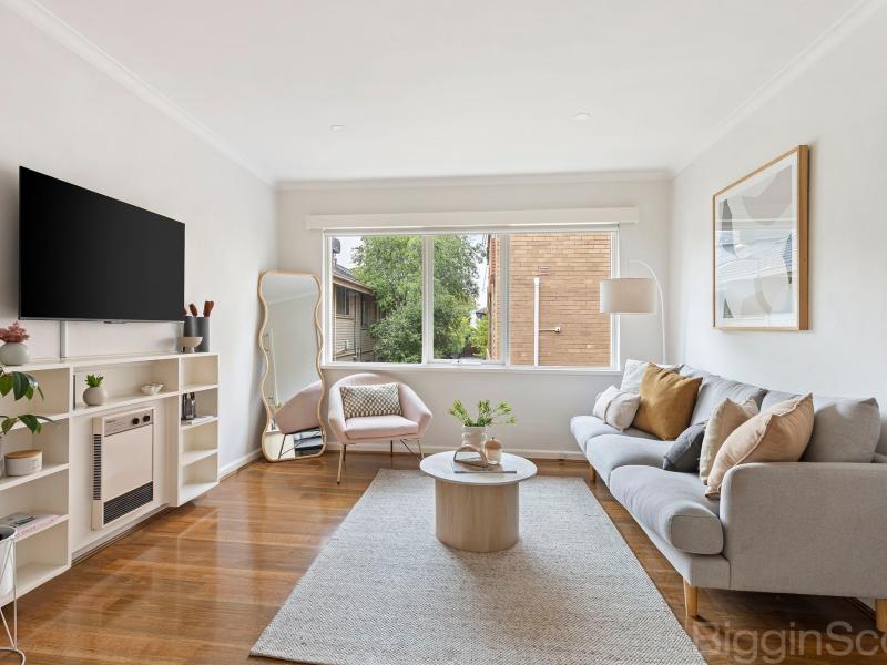 Ultimate boutique lifestyle in prime Bayside pocket