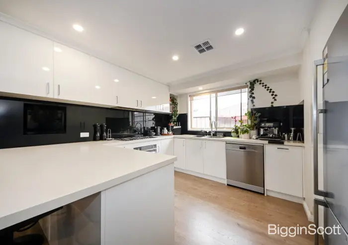 225 Dandelion Drive, Rowville, VIC, Rowville - Thumbnail 6