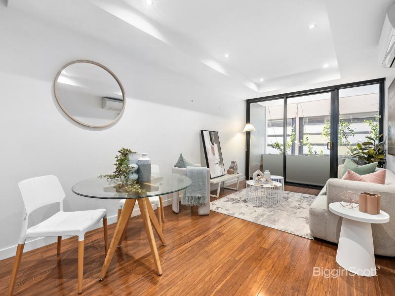 GROUND-FLOOR APARTMENT WITH PRIVATE TERRACE IN PRIME RICHMOND LOCALE