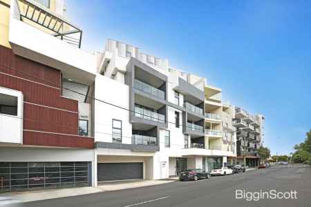 QUALITY, 'AS NEW' LUXURY LIVING IN THE HEART OF MOONEE PONDS!