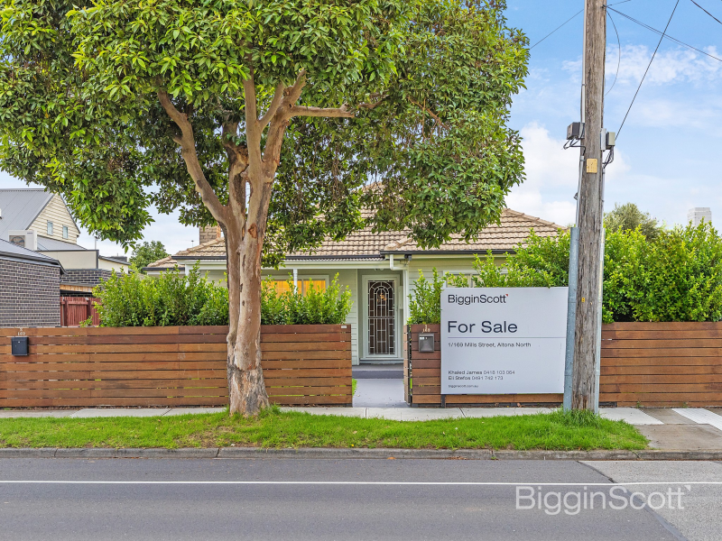 Immaculately Presented Living in Sought After Altona North
