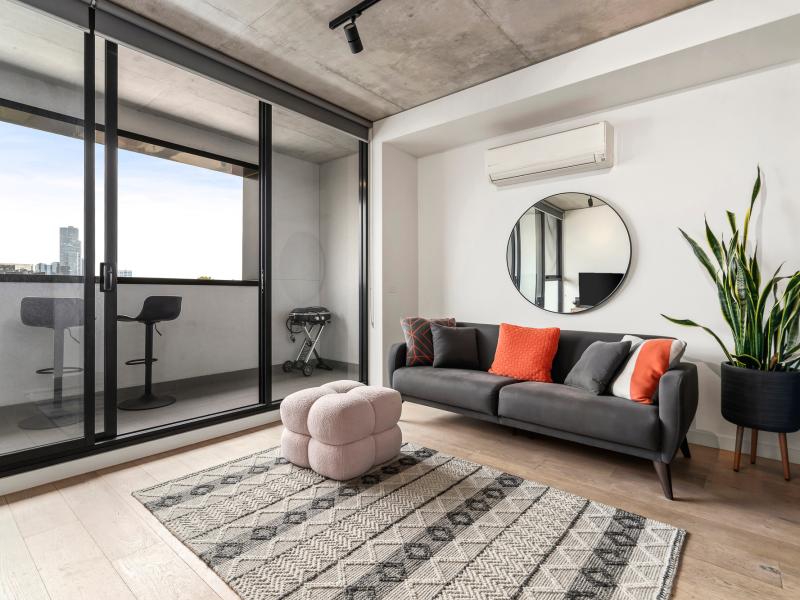 Contemporary Living with Sweeping City Views