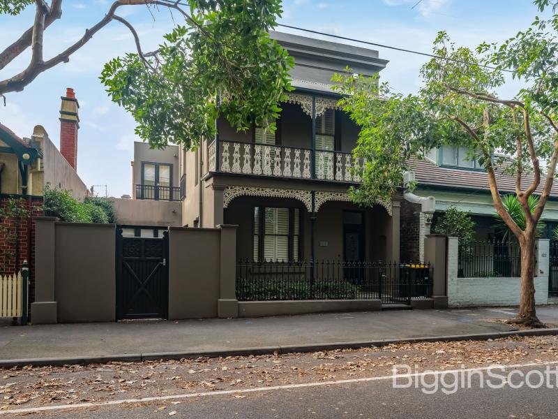 Grand Victorian residence opposite parkland