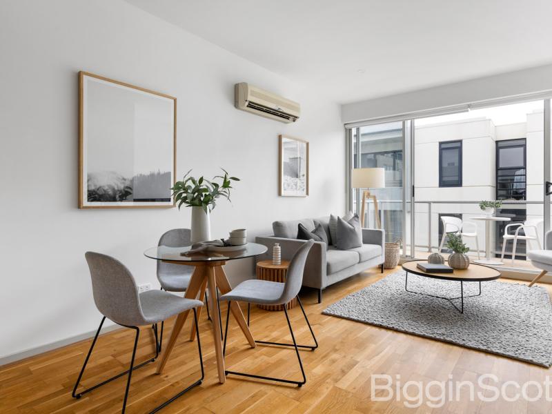 Top Floor Tranquillity in the Heart of Port Melbourne