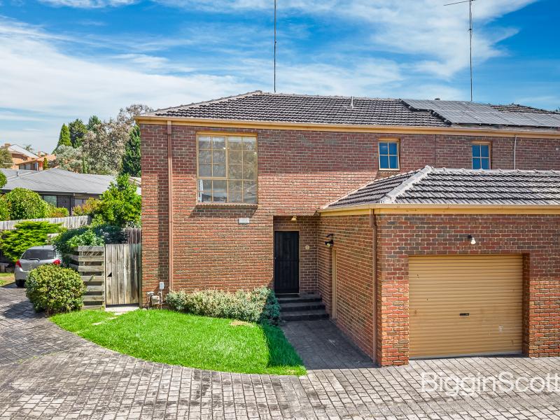 LIGHT-FILLED, EASY-CARE COMFORT!